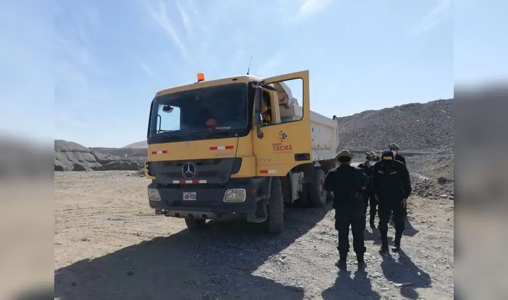 Intervienen camión de la región por descargar desmonte en lugar no autorizado Intervienen camión de la región por descargar desmonte en lugar no autorizado