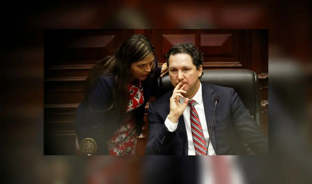 Keiko Fujimori tenía documentos incautados por la Fiscalía a PPK Keiko Fujimori tenía documentos incautados por la Fiscalía a PPK