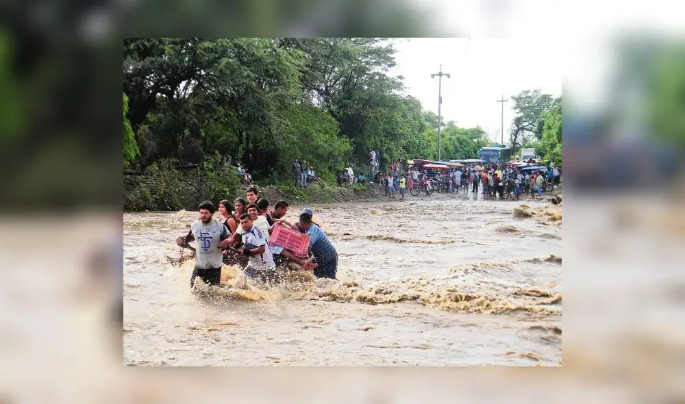 Río Piura se desborda y pone en riesgo más de 15 mil hectáreas de banano orgánico