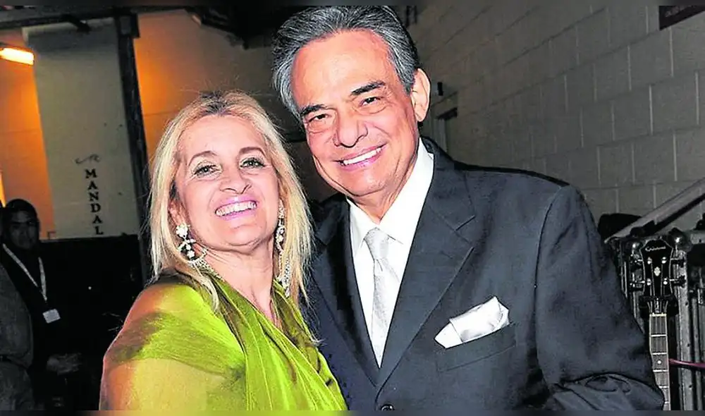 Sara Salazar, viuda de José José sale a la calle con bolsa de papel en la cabeza Sara Salazar, viuda de José José sale a la calle con bolsa de papel en la cabeza