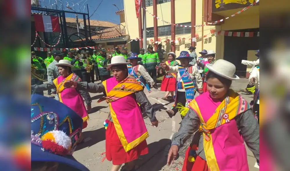 Puno: Mil presos organizaron colorido desfile por Fiestas Patrias en penal de Juliaca [FOTOS]