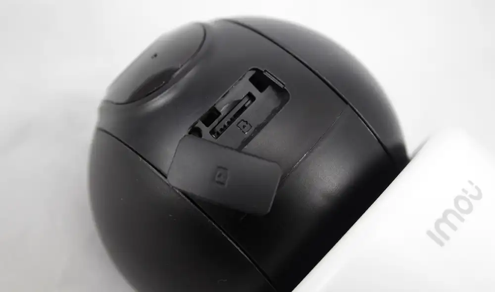 Ranura para tarjeta microSD. Foto: Carol Larrain