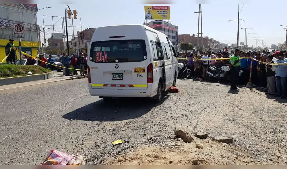 Accidente ocurrió este lunes en la avenida Jorge Basadre en Tacna. Accidente ocurrió este lunes en la avenida Jorge Basadre en Tacna.