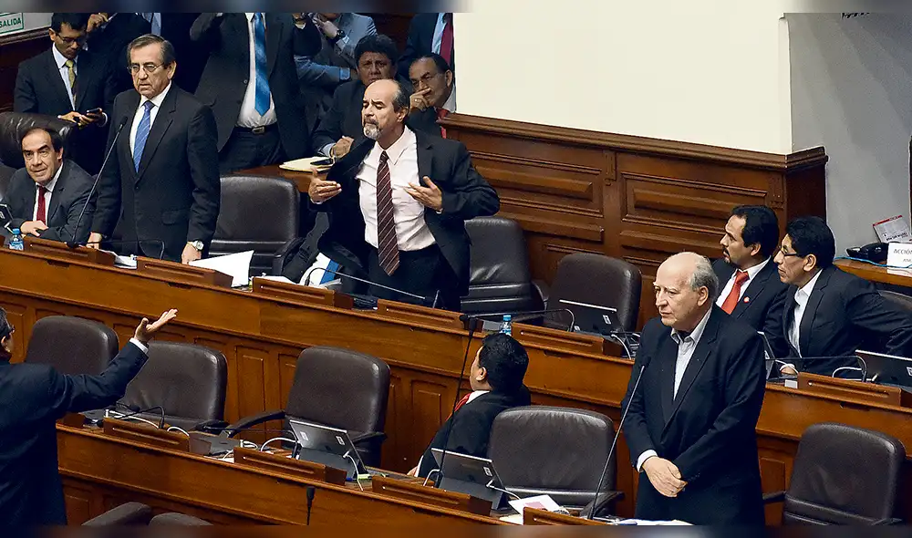Caos, acusaciones e insultos en el Congreso por informe Lava Jato
