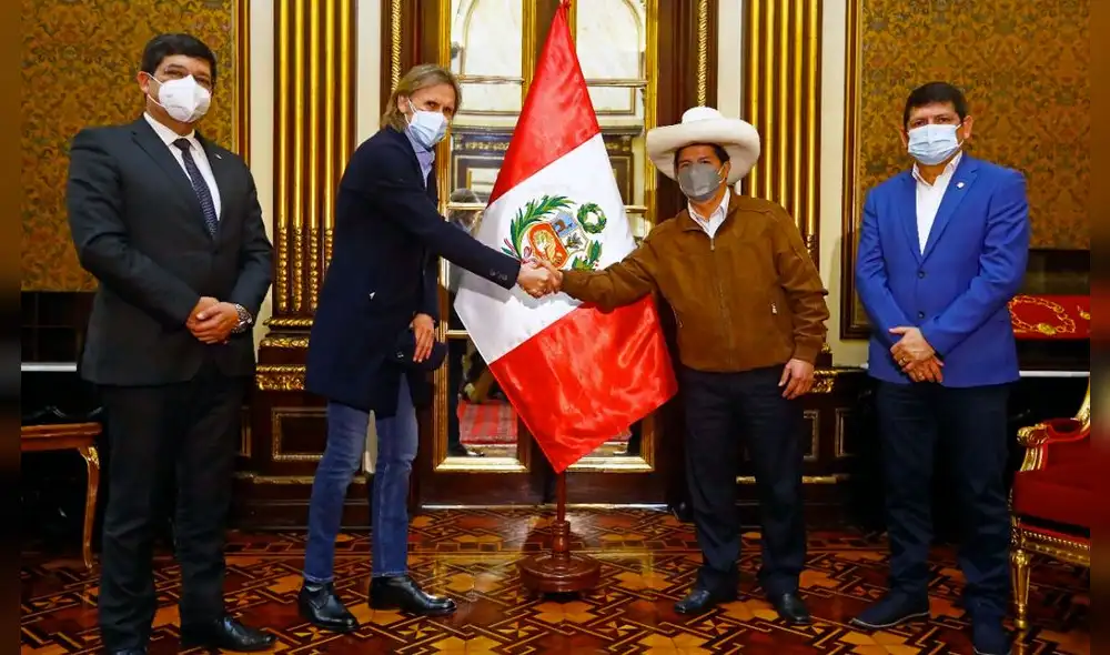 Pedro Castillo se reunió con Ricardo Gareca y Agustín Lozano para analizar la posibilidad de jugar con público las Eliminatorias Qatar 2022. Foto: twitter/Pedro Castillo Pedro Castillo se reunió con Ricardo Gareca y Agustín Lozano para analizar la posibilidad de jugar con público las Eliminatorias Qatar 2022. Foto: twitter/Pedro Castillo