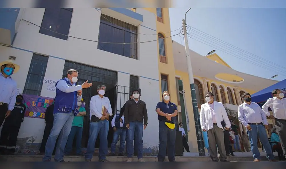 Gobernador de Arequipa, Elmer Cäceres Llica, anunció la construcción de estos dos centros en su visita a Aplao.  Foto: Gobierno Regional de Arequipa.