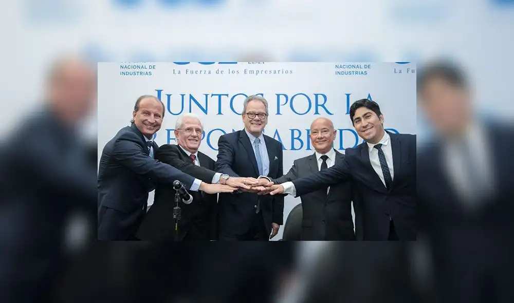 Empresas de bebidas alcohólicas regularán su publicidad