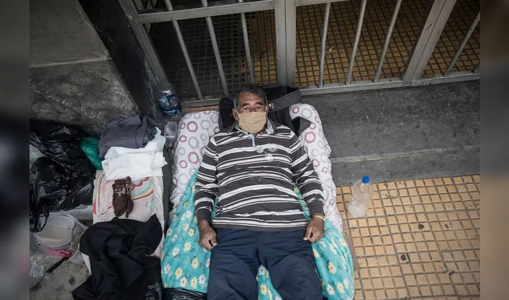 Venezolanos en Perú acampan fuera de su embajada debido a la crisis por la COVID-19 | Créditos: Jose Vidal Jordan