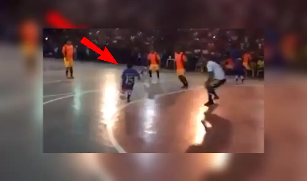 Video es viral en Facebook. El pequeño hizo delirar a todo el estadio con una exquisita definición que dejó anonadado al arquero rival que solo atinó a ver cómo el balón entraba a su portería. Foto: Captura.