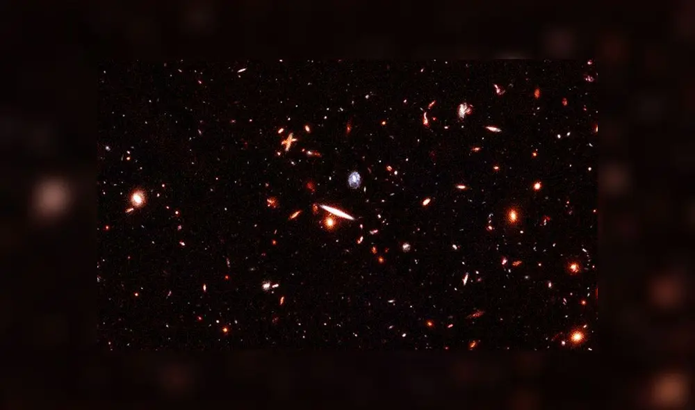 Esta imagen tomada por el Telescopio Espacial Hubble muestra a las galaxias tal como eran cuando el Universo tenía solo 680 millones de años. Crédito: NASA.