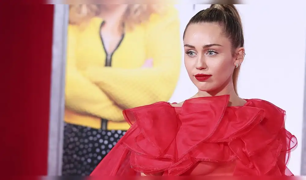 Miley Cyrus posa desnuda para promocionar concierto [VIDEO]