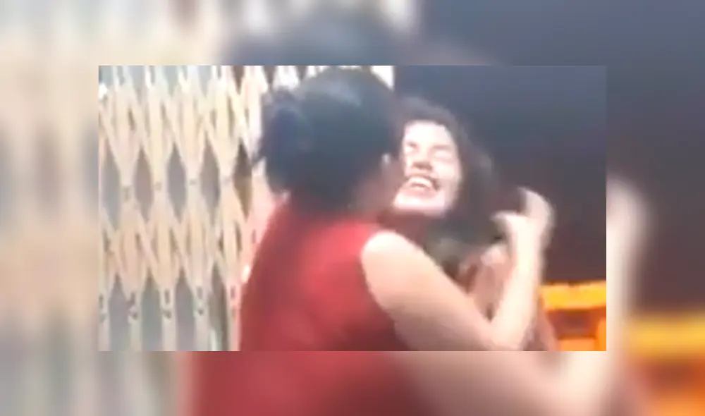 Facebook viral: chica es consolada por su progenitora, hasta una canción la hace cambiar 