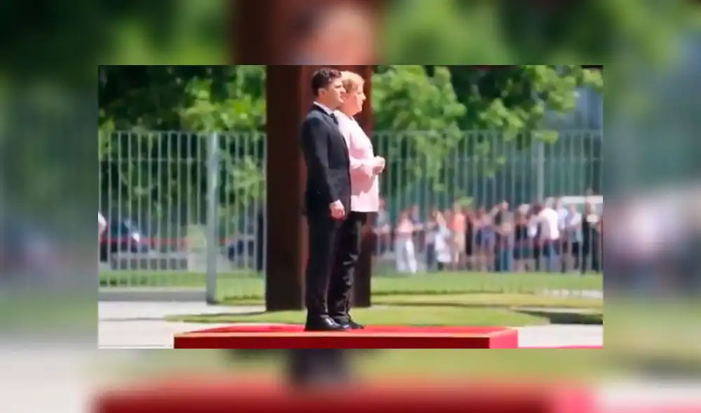 El momento en el que Ángela Merkel sufre de temblores en medio de ceremonia [VIDEO]