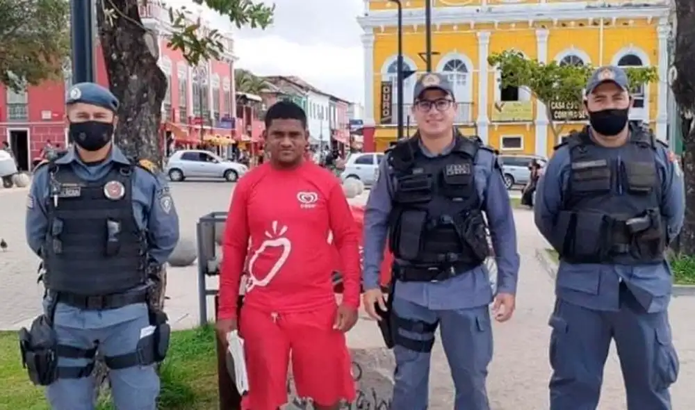 Desliza las imágenes para conocer la historia de Renilson Nunes, el joven heladero que no perdió las esperanzas de estudiar una carrera. Foto: Facebook Desliza las imágenes para conocer la historia de Renilson Nunes, el joven heladero que no perdió las esperanzas de estudiar una carrera. Foto: Facebook
