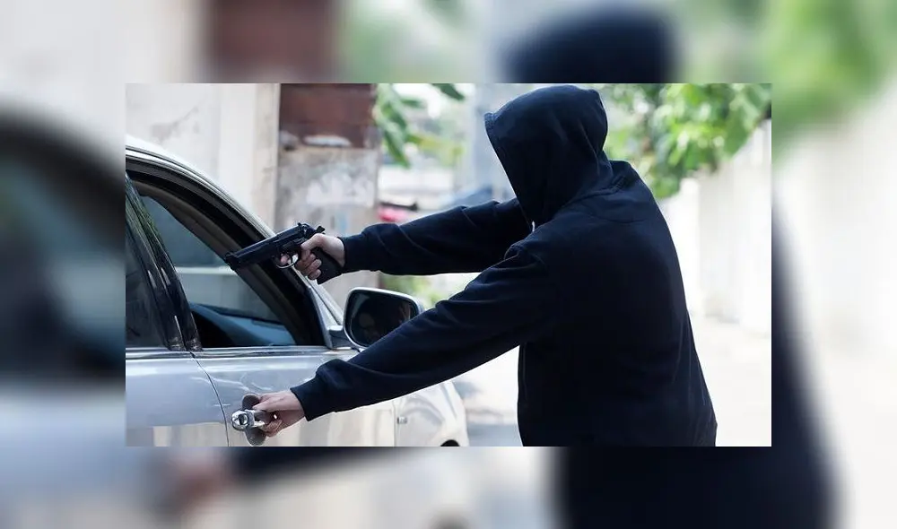 El hombre fue encontrado tirado con un arma en manos.