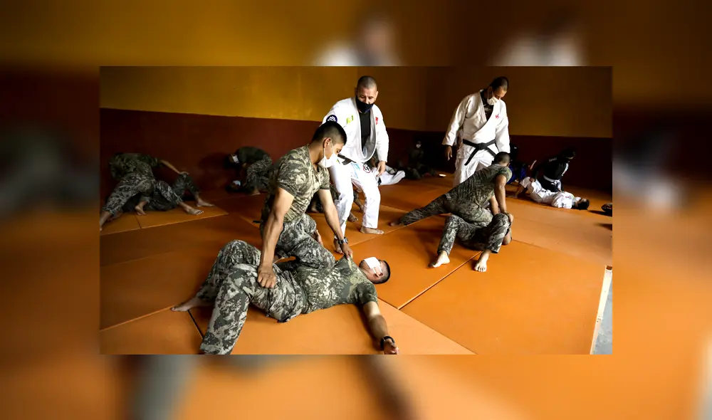 Los militares entrenan en las instalaciones del Regimiento de Caballería “Mariscal Domingo nieto”. Foto: Rodolfo Contreras. Los militares entrenan en las instalaciones del Regimiento de Caballería “Mariscal Domingo nieto”. Foto: Rodolfo Contreras.