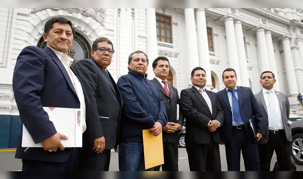 Directores regionales de educación piden postergar descuentos para huelguistas