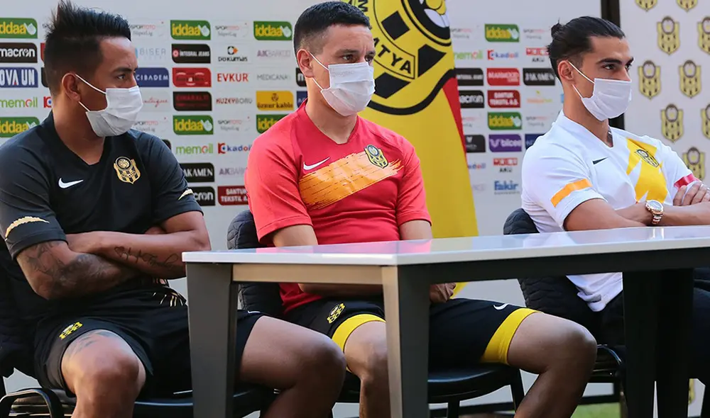 Christian Cueva fue presentado por el Yeni Malatyaspor en conferencia de prensa este jueves. Foto: @YMSkulubu