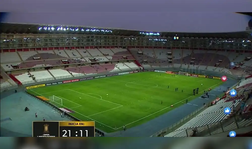 Pocos hinchas de Sporting Cristal llegaron al estadio Nacional para el partido contra Barcelona. Foto: Conmebol Libertadores.
