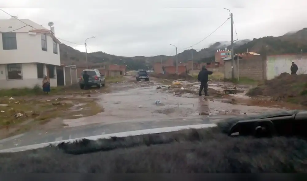 En Puno río Jayllihuaya se desborda e inunda viviendas