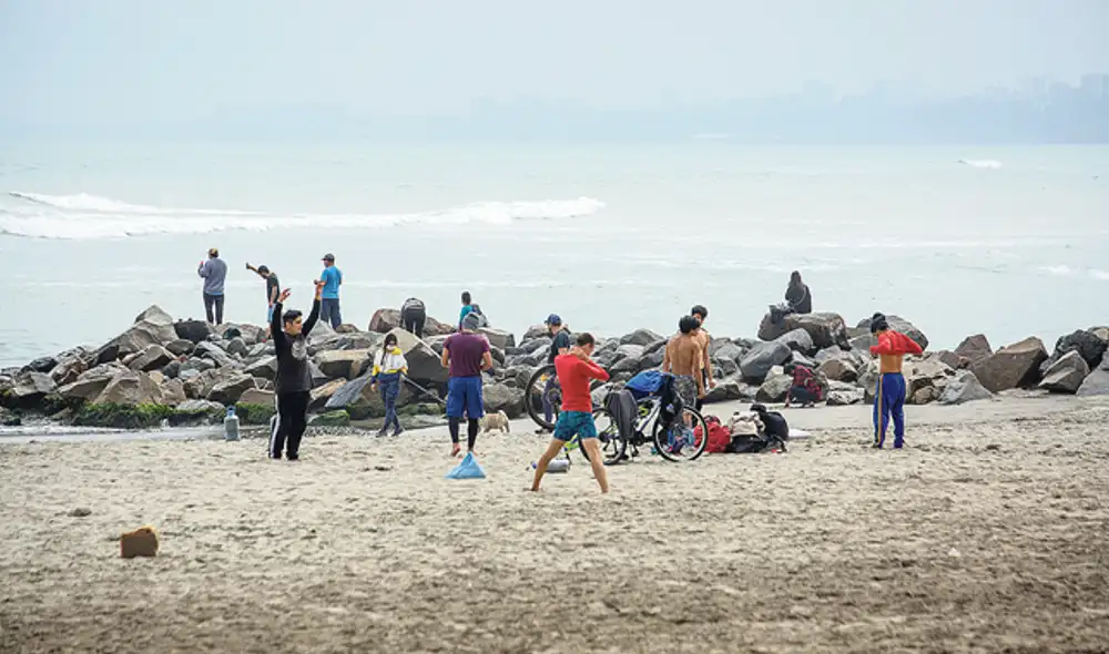 No más irresponsabilidades. Los ciudadanos deben respetar el distanciamiento social. (Foto: John Reyes) No más irresponsabilidades. Los ciudadanos deben respetar el distanciamiento social. (Foto: John Reyes)