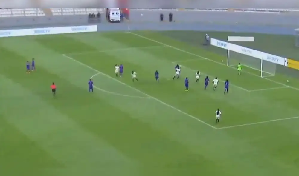 Universitario consiguió el 2-1 con este autogol de la aliancista Fasabi. Foto: Captura de video.