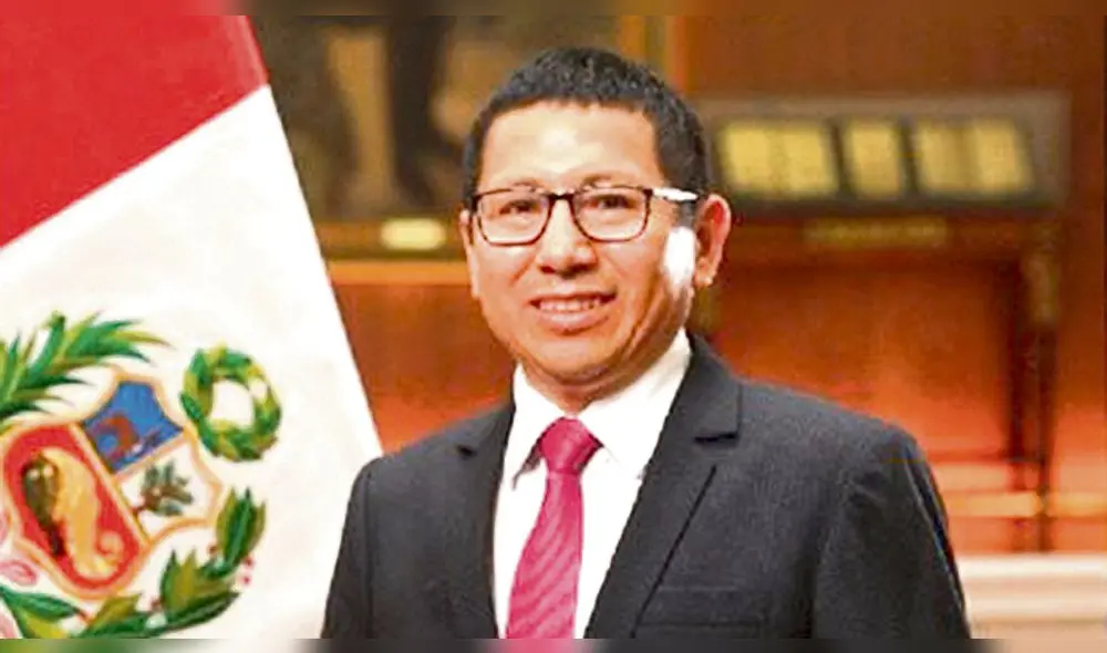 Natural del distrito de Florida Pomacochas, provincia Bongará, en Amazonas. Se identifica como moqueguano, porque allí se desarrolló profesionalmente. Es licenciado en Ingeniería Sanitaria por la Universidad Nacional de Ingeniería (UNI). Tiene estudios de maestría en Gestión y Auditorías Ambientales por la Universidad de Piura. Fue ministro de Vivienda (2016 y 2017). Vuelve al MTC tras renunciar en abril. Gerente regional en Moquegua y Arequipa. Natural del distrito de Florida Pomacochas, provincia Bongará, en Amazonas. Se identifica como moqueguano, porque allí se desarrolló profesionalmente. Es licenciado en Ingeniería Sanitaria por la Universidad Nacional de Ingeniería (UNI). Tiene estudios de maestría en Gestión y Auditorías Ambientales por la Universidad de Piura. Fue ministro de Vivienda (2016 y 2017). Vuelve al MTC tras renunciar en abril. Gerente regional en Moquegua y Arequipa.