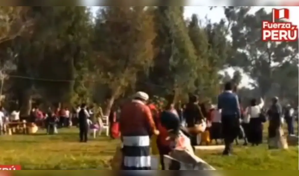 Evangélicos no usaban tapaboca ni otros protectores para evitar el contagio del coronavirus. Foto: Captura Latina. Evangélicos no usaban tapaboca ni otros protectores para evitar el contagio del coronavirus. Foto: Captura Latina.