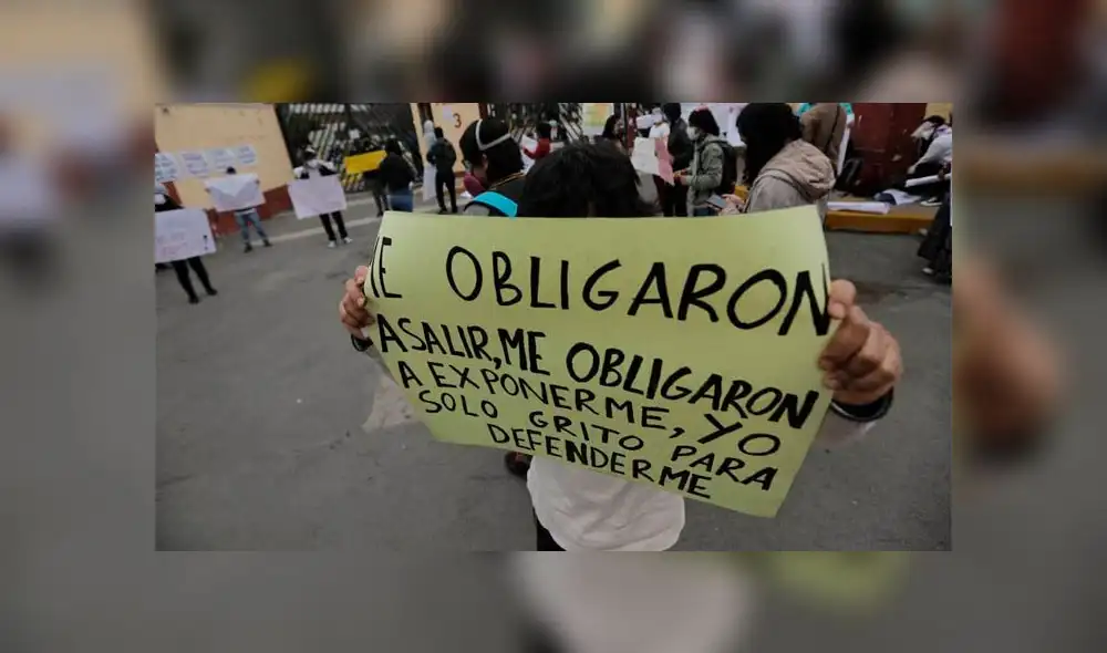 Alumnos de la Universidad Nacional Mayor de San Marcos realizan plantón en contra del examen de admisión virtual.  Créditos :Jorge Cerdan / La República.