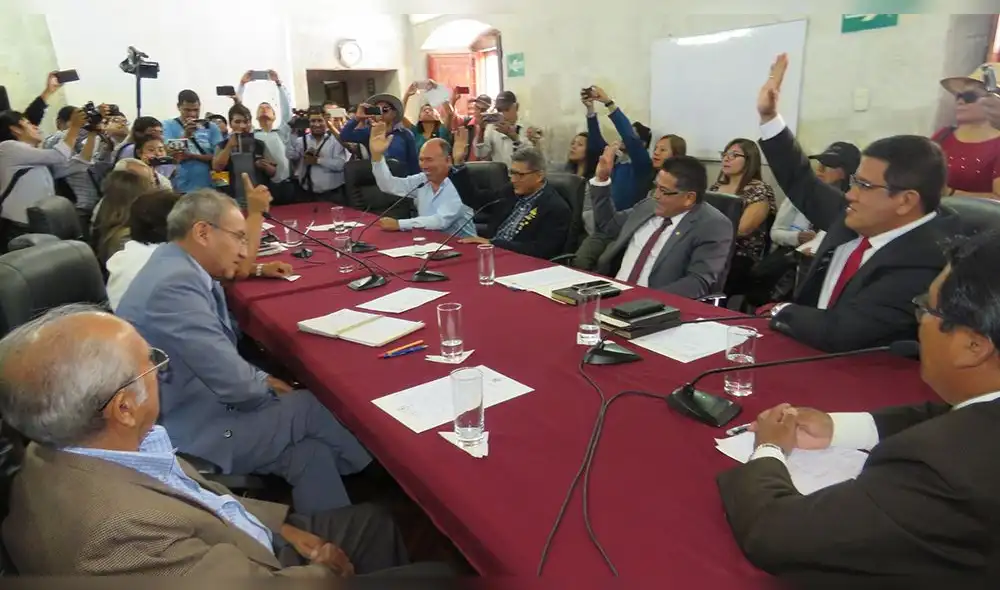 Miguel Cárcamo es el nuevo presidente del Consejo Regional de Arequipa