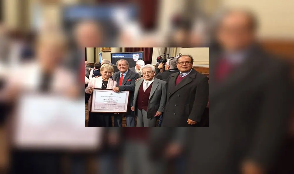 Argentina: distinguen a futbolista peruano Miguel Loayza Argentina: distinguen a futbolista peruano Miguel Loayza