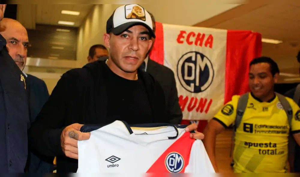 Egidio Arévalos Ríos llegó al Perú y ya posa con la camiseta del Municipal [VIDEO]