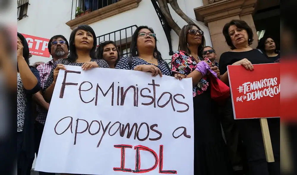 Plantón en solidaridad a IDL por arremetida fujimorista [FOTOS]