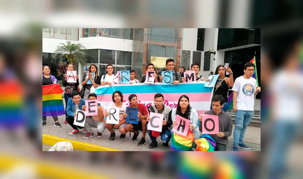 Los Olivos: parejas gays realizan ‘besatón’ frente a la municipalidad [FOTOS y VIDEO]