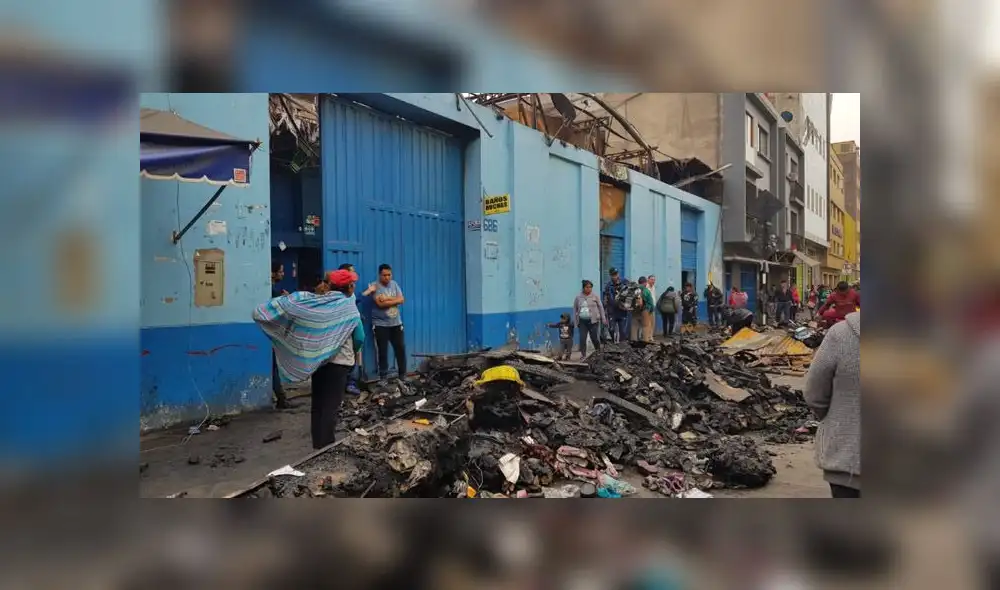 El incendio se habría originado producto de trabajos de soldadura. (Foto: Cristhian Moreno / La República) El incendio se habría originado producto de trabajos de soldadura. (Foto: Cristhian Moreno / La República)