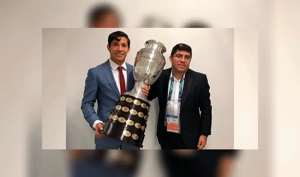 Matías Fernández entregará trofeo al ganador de la Copa América 2019. Foto: AFP Matías Fernández entregará trofeo al ganador de la Copa América 2019. Foto: AFP