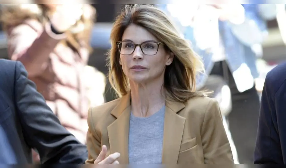 Lori Loughlin y Mossimo Giannulli recibieron cargos por fraude, conspiración, soborno y lavado de dinero. (Foto: AFP)