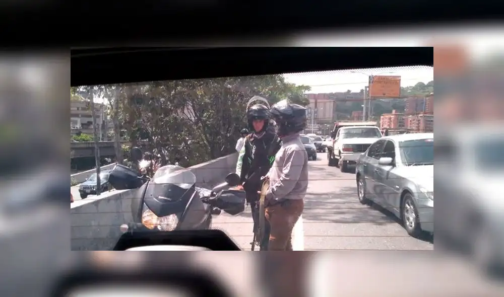Personas que no se identificaron trataron de secuestrar al equipo de seguridad de Juan Guaidó. Foto: Twitter Personas que no se identificaron trataron de secuestrar al equipo de seguridad de Juan Guaidó. Foto: Twitter