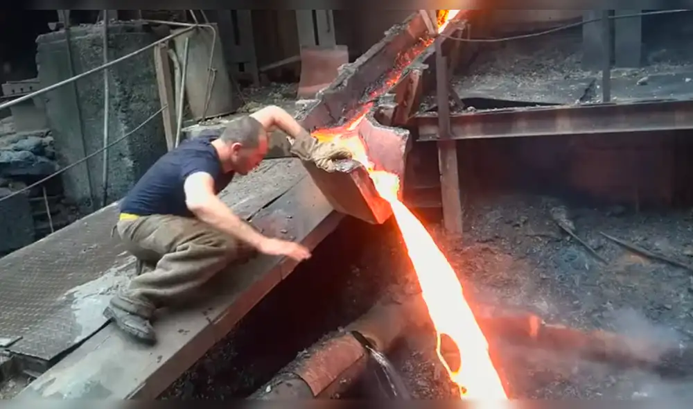 YouTube: obrero mete su brazo en hierro fundido y así quedó su mano [VIDEO] 