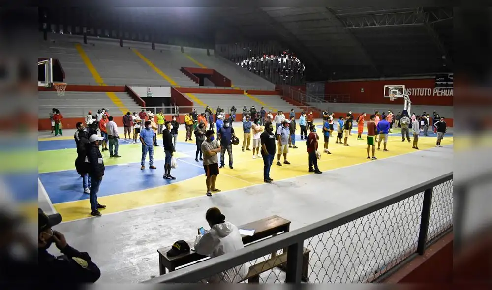 Detenidos por infringir el toque de queda en Lambayeque.