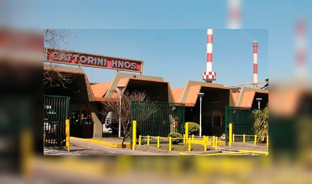 Tenía mucha fiebre, tos y dolor de cuerpo, pero al ser revisado por el médico, éste le dijo que se trataba de una gripe. Tenía mucha fiebre, tos y dolor de cuerpo, pero al ser revisado por el médico, éste le dijo que se trataba de una gripe.