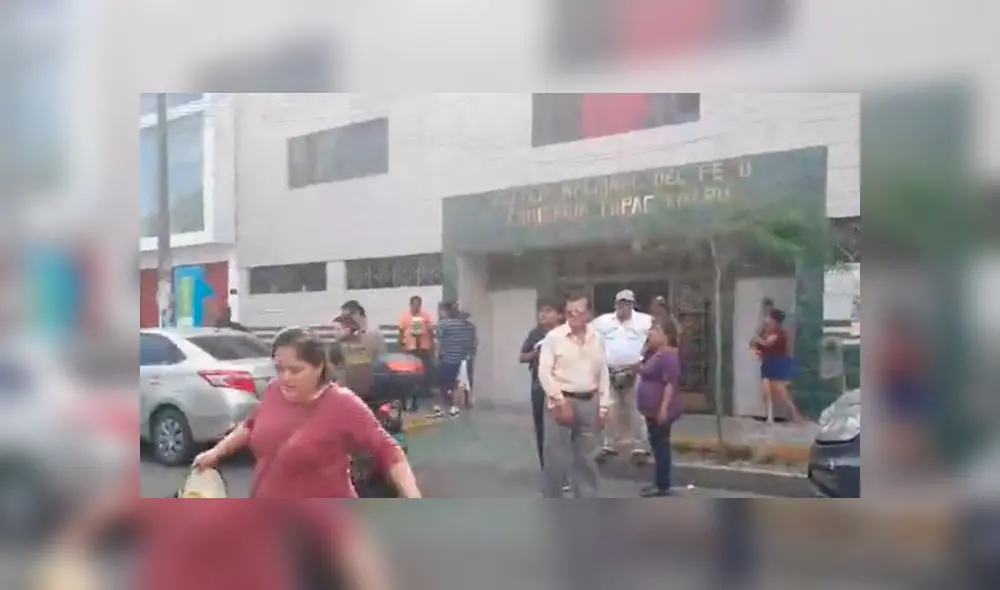 Atrapan a 2 delincuentes que robaron a joven cuando salía de banco. Créditos: Captura.
