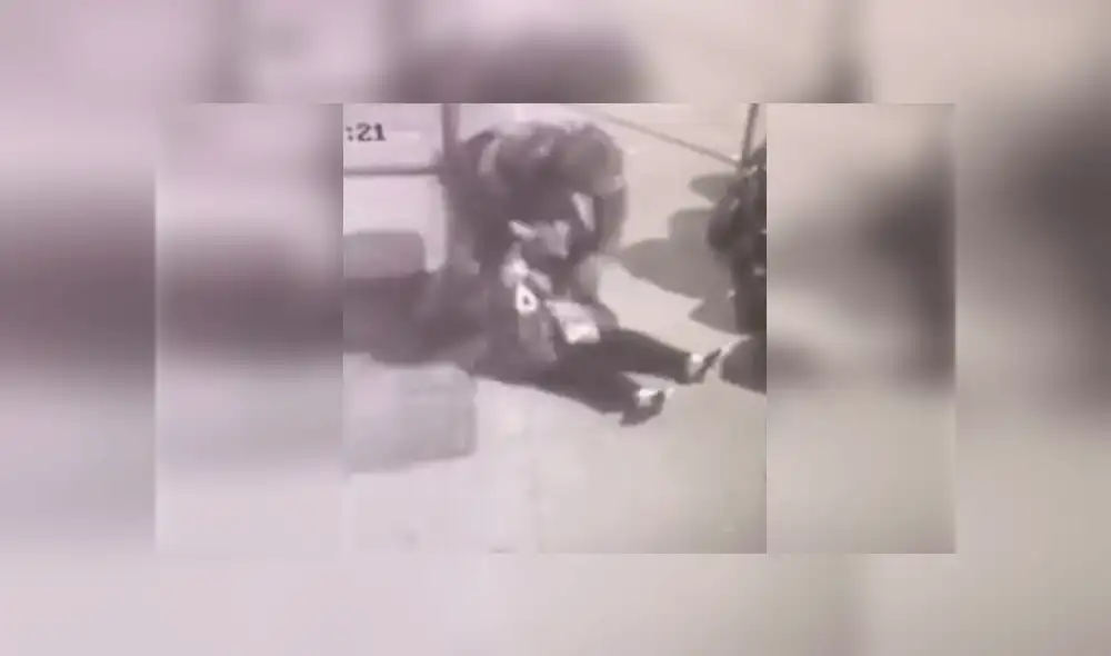 Ladrón arroja al suelo de forma violenta a anciana para robarle su cartera y es liberado [VIDEO]
