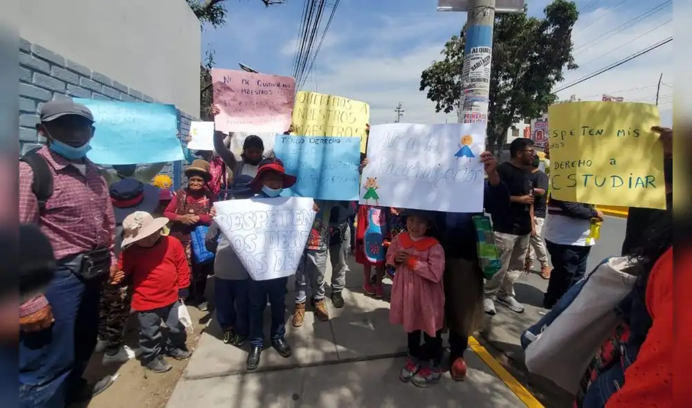 Arequipa. los padres temen que colegio se cierre y perjudique a sus hijos Arequipa. los padres temen que colegio se cierre y perjudique a sus hijos