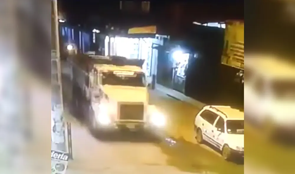 Chofer abandonó el camión metros más adelante y no pudo ser identificado. Foto: captura de video Chofer abandonó el camión metros más adelante y no pudo ser identificado. Foto: captura de video