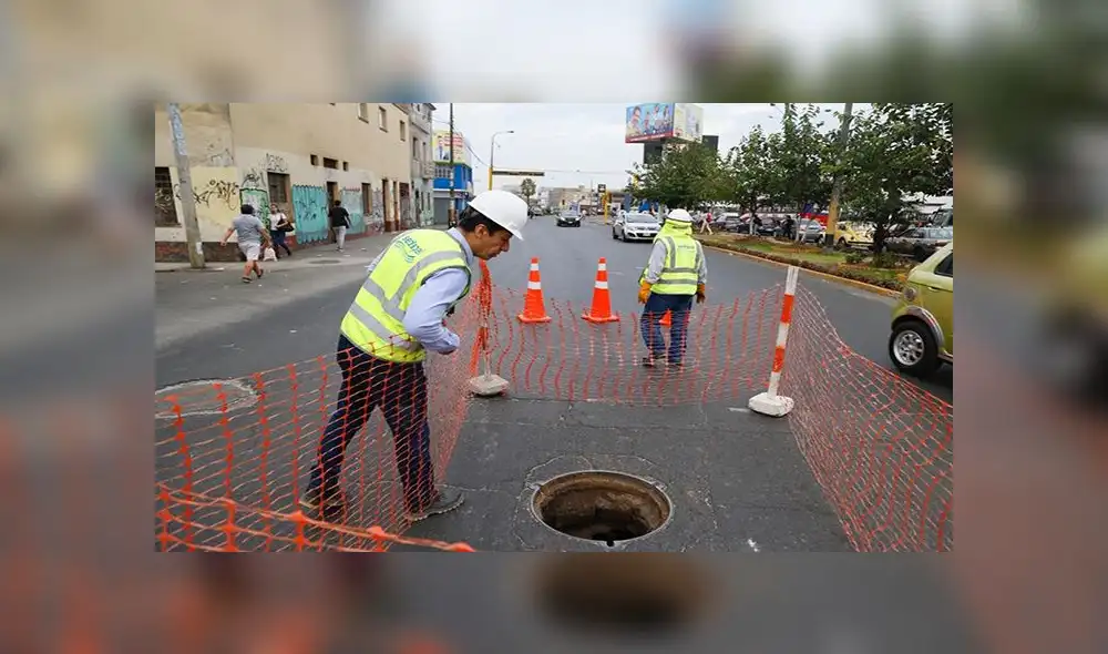 Sedapal habilita número para reportar buzones sin tapa 