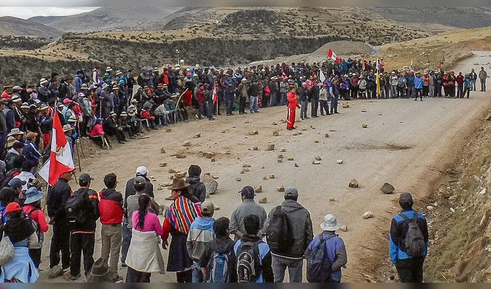 Población sigue en protesta. Población sigue en protesta.