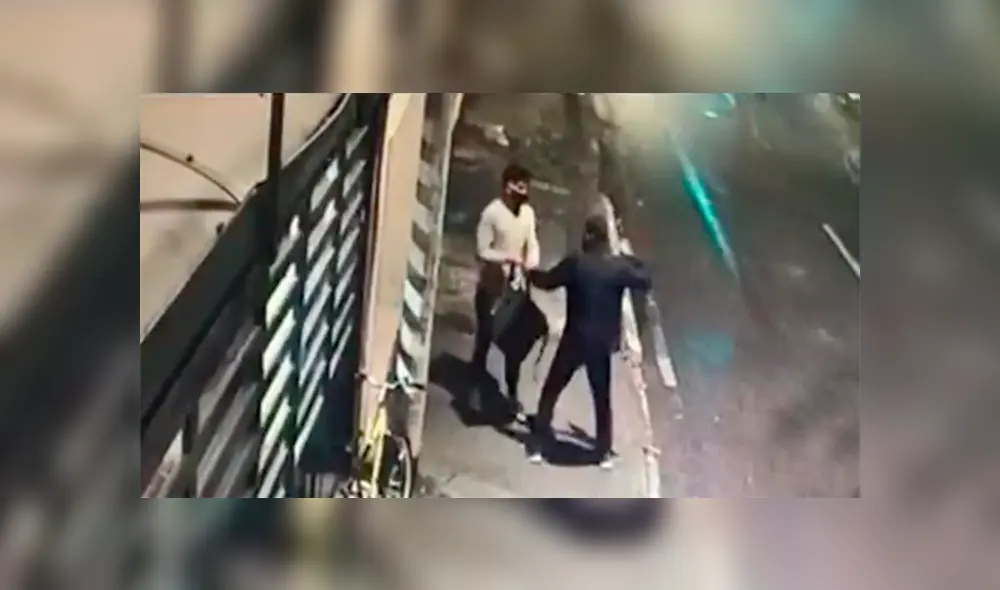 La víctima se desplazaba en su bicicleta cuando intentaron robarle la maleta con el pedido. La víctima se desplazaba en su bicicleta cuando intentaron robarle la maleta con el pedido.