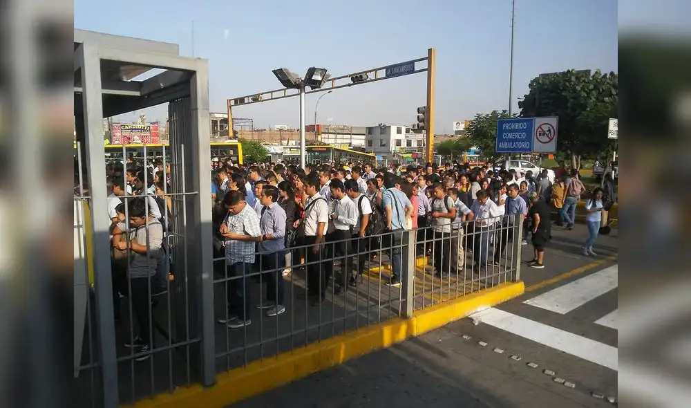Metropolitano : Estación Naranjal colapsó tras eliminar cola de sentados [FOTOS]