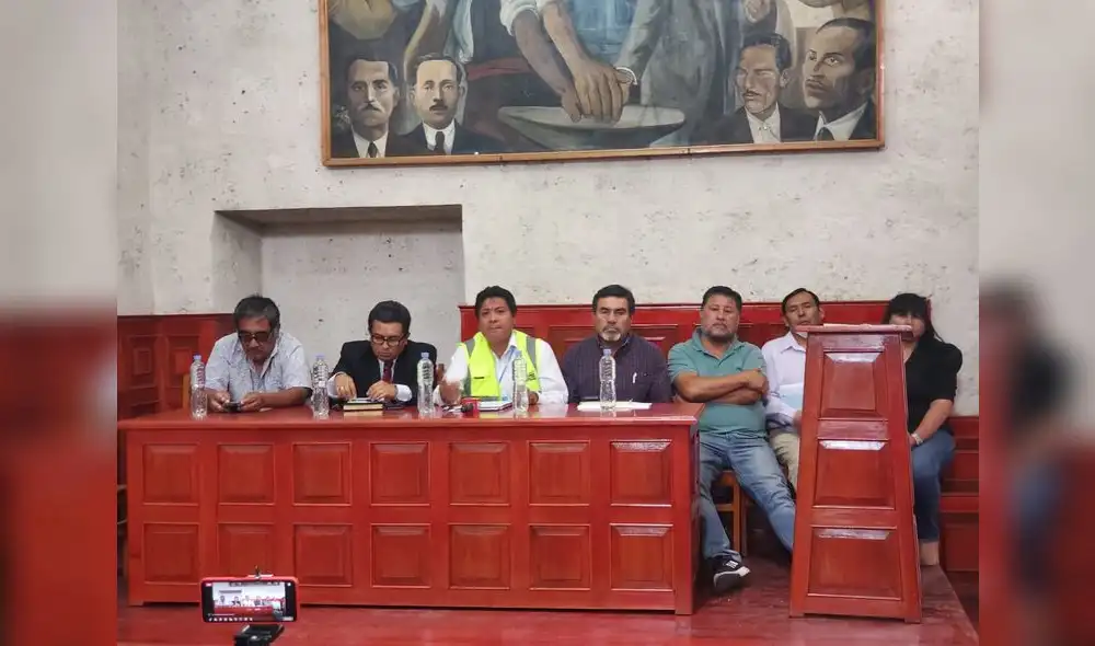 Dirigentes de transportistas en conferencia de prensa. Foto: Leonela Aquino/URPI Dirigentes de transportistas en conferencia de prensa. Foto: Leonela Aquino/URPI